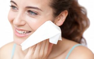 Căn bệnh thường gặp khi sử dụng khăn giấy Spa "kém chất lượng"